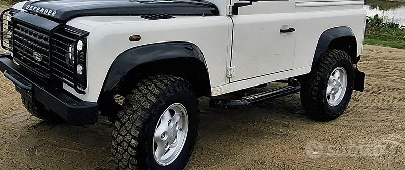 Usata Land Rover Defender SE 122 CV (89 kW) 2003 Bianco SUV
