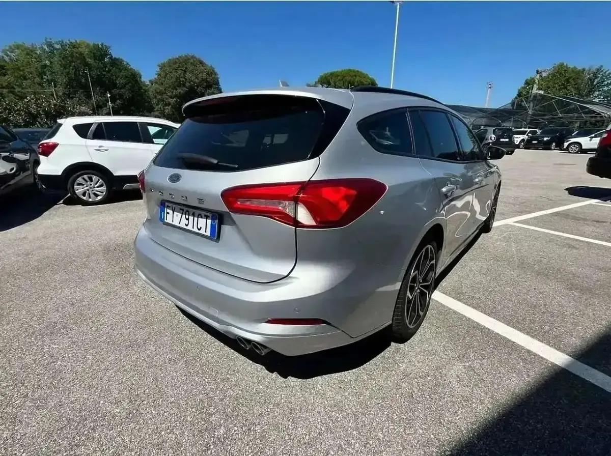 Usado Ford Focus ST-Line 150 HP (110 kW) 2019 Prateado Carrinha