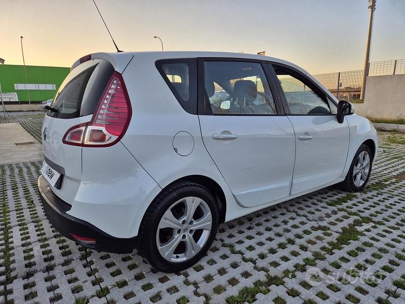 Usata Renault Scénic III Dynamique 110 CV (80 kW) 2010 Bianco Monovolume