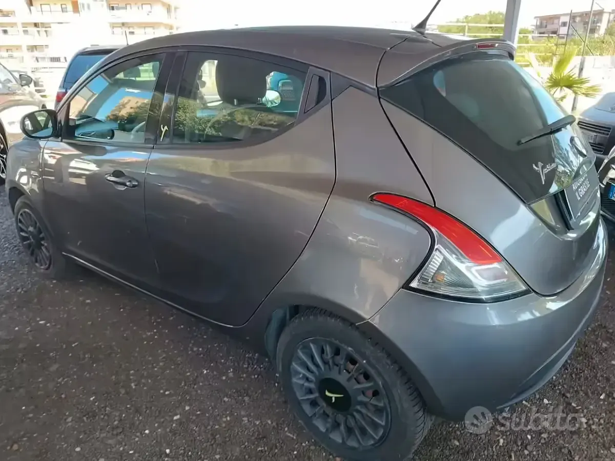 Usata Lancia Ypsilon Gold 95 CV (69 kW) 2014 Grigio Utilitaria