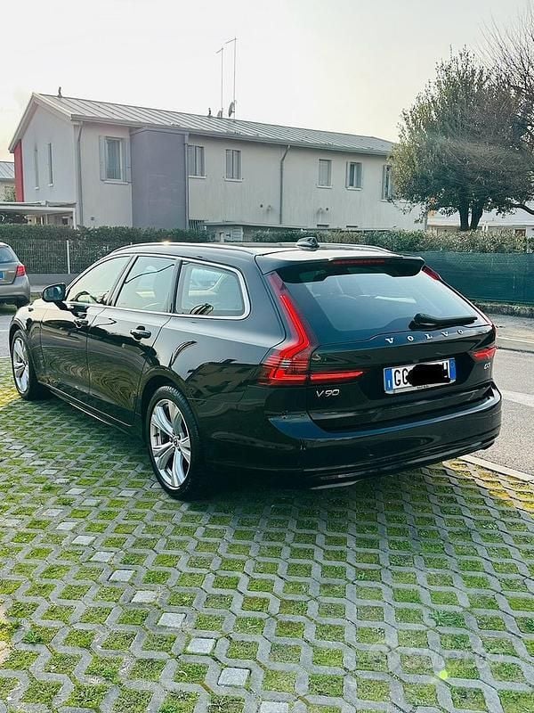 Usata Volvo V90 Momentum 150 CV (110 kW) 2020 Nero Station wagon