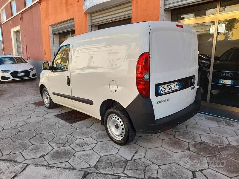 Usata Fiat Doblò 105 CV (77 kW) 2021 Bianco Monovolume