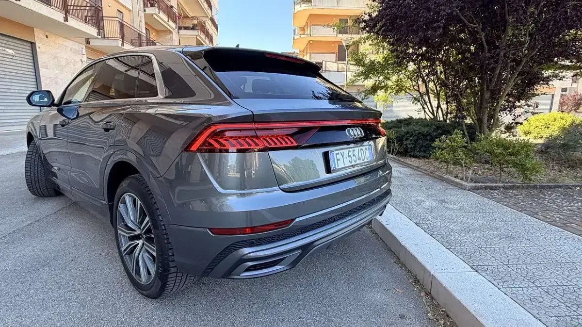 Usata Audi Q8 S-Line 286 CV (210 kW) 2019 Grigio daytona SUV