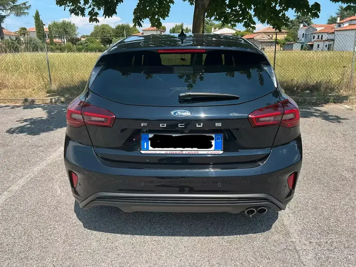 Usata Ford Focus ST-Line 115 CV (84 kW) 2024 Nero Berlina