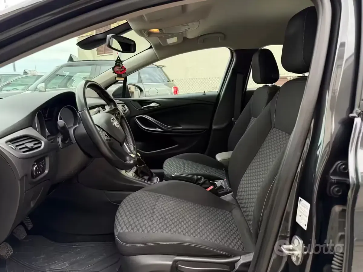 Usata Opel Astra 110 CV (80 kW) 2016 Nero Station wagon