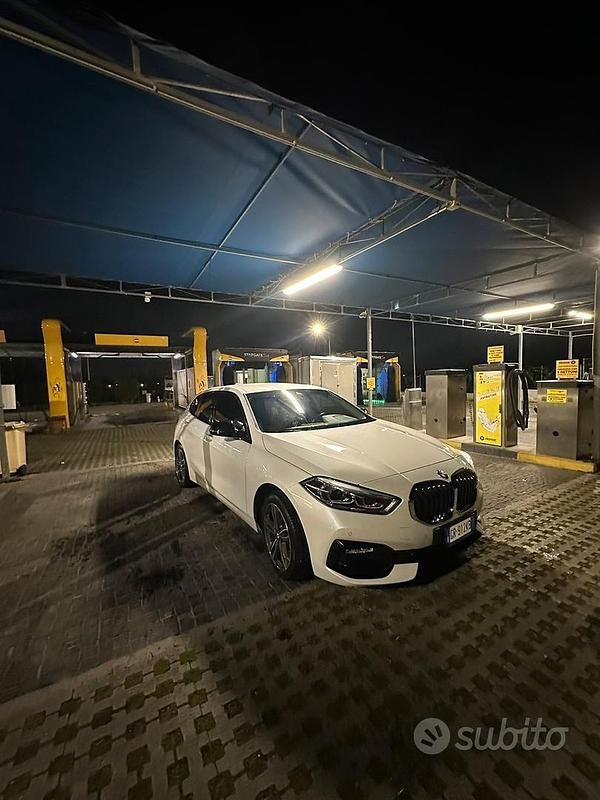 Usata BMW 118 Sport Line 140 CV (102 kW) 2019 Bianco Utilitaria
