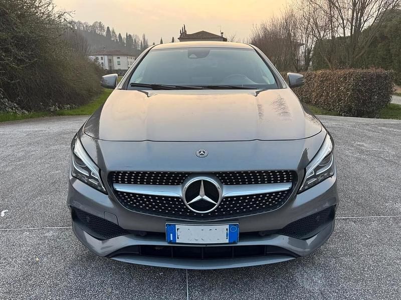Usata Mercedes CLA200 Business 135 CV (99 kW) 2019 Argento Station wagon