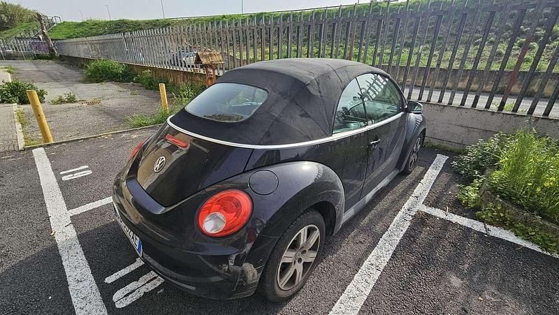 Usata VW New Beetle 105 CV (77 kW) 2009 Nero Utilitaria