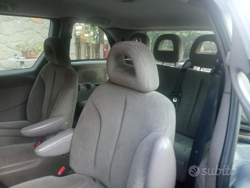Usata Chrysler Grand Voyager 2001 Grigio Monovolume