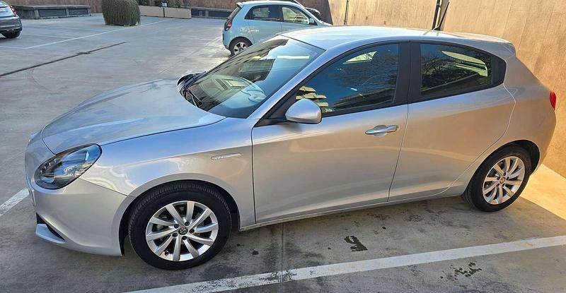 Usata Alfa Romeo Giulietta 120 CV (88 kW) 2017 Argento Utilitaria