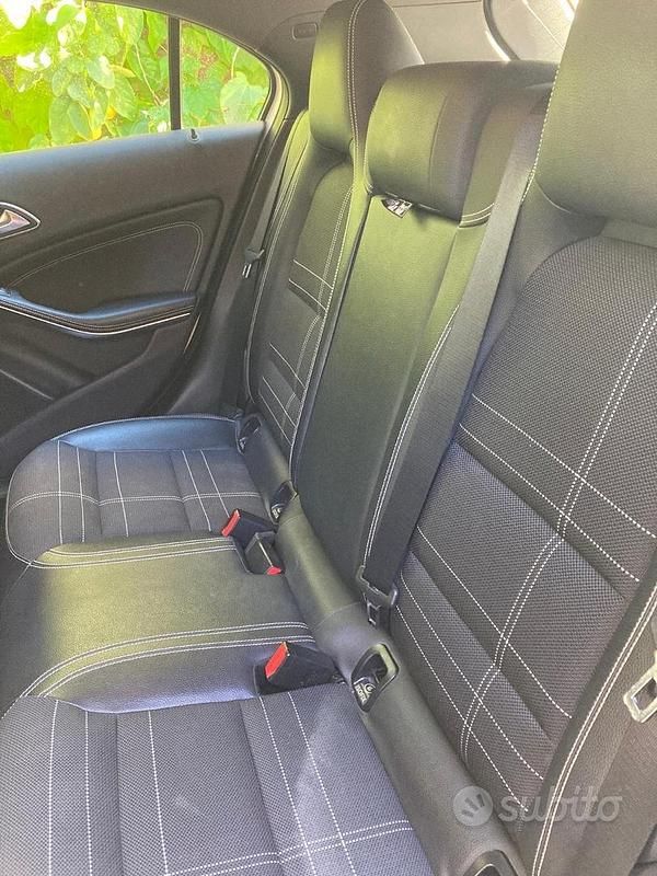 Bianco Usata 2013 Mercedes A180 | 12.000 € - Immagine 1/4