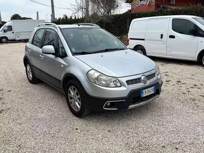 Usata Fiat Sedici 120 CV (88 kW) 2011 Grigio SUV