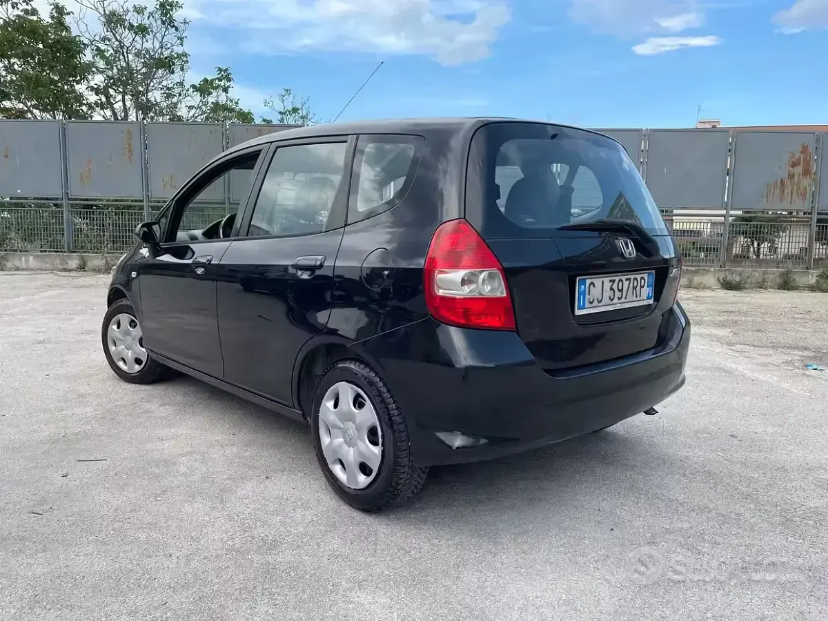Usata Honda Jazz 78 CV (57 kW) 2005 Nero Utilitaria
