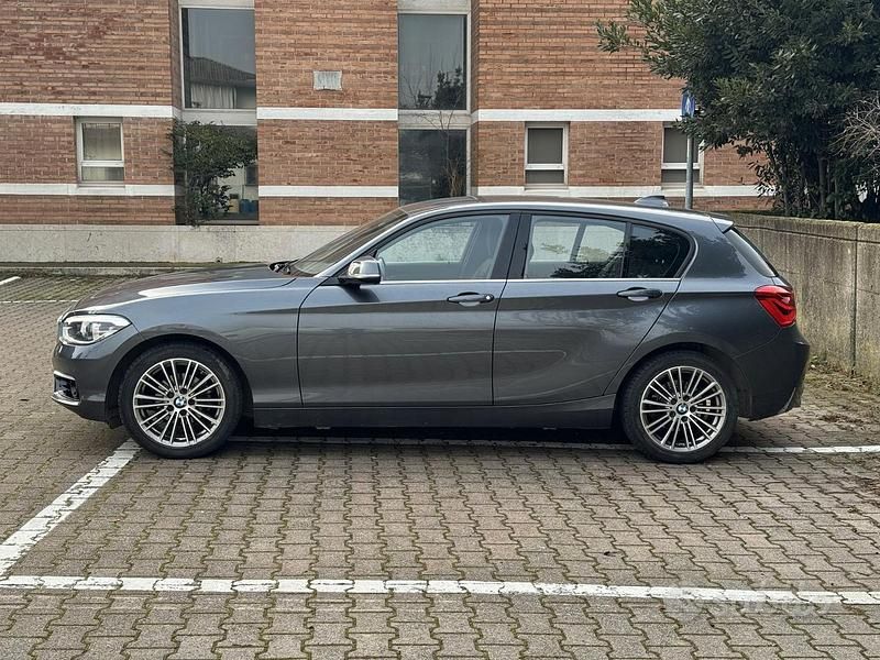 Usata BMW 118 150 CV (110 kW) 2019 Grigio Utilitaria