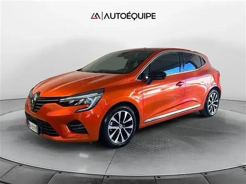 Usata Renault Clio Techno 145 CV (106 kW) 2023 Arancione Utilitaria