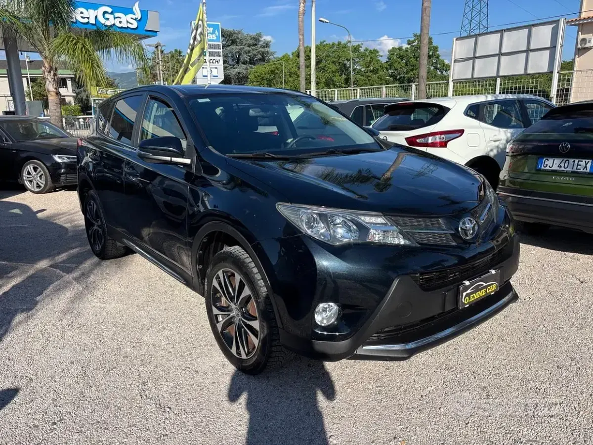 Usata Toyota RAV4 124 CV (91 kW) 2015 Nero SUV