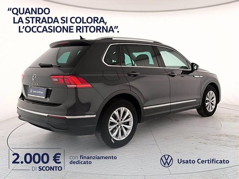 Usado VW Tiguan Life 150 CV (110 kW) 2023 Gris SUV