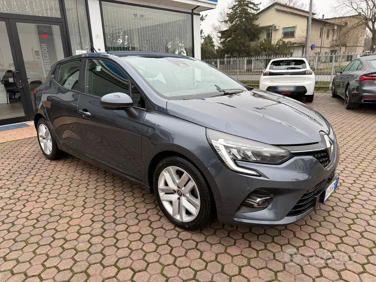Usata Renault Clio V Business 101 CV (74 kW) 2021 Grigio Berlina