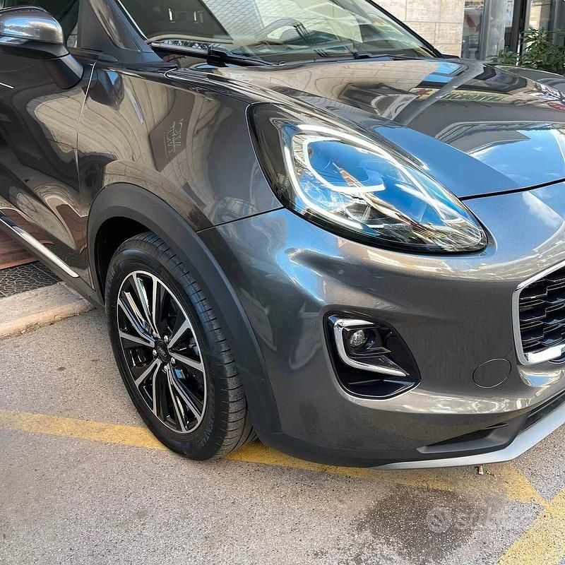 Usata Ford Puma Titanium 125 CV (91 kW) 2020 Grigio Berlina