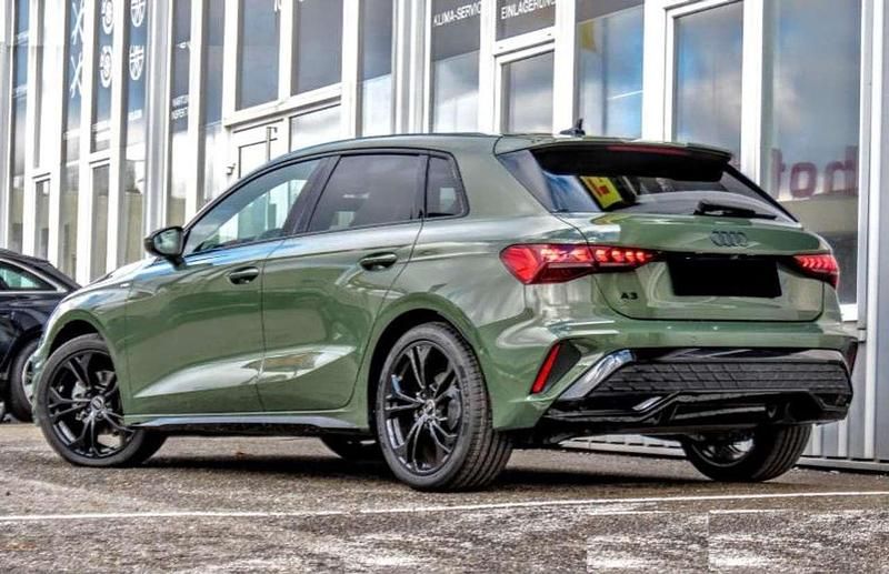 Nuova Audi A3 S-Line 150 CV (110 kW) 2025 Verde Berlina