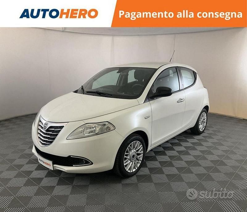 Bianco Usata 2015 Lancia Ypsilon Gold Due volumi | 7299 € (Buon prezzo) - Immagine 1/2