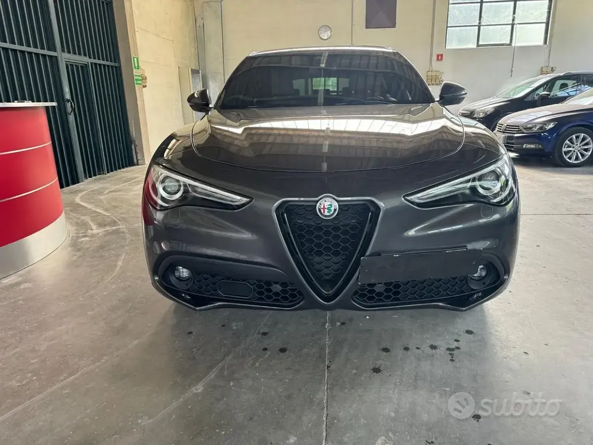 Usata Alfa Romeo Stelvio Veloce 209 CV (153 kW) 2021 Grigio SUV