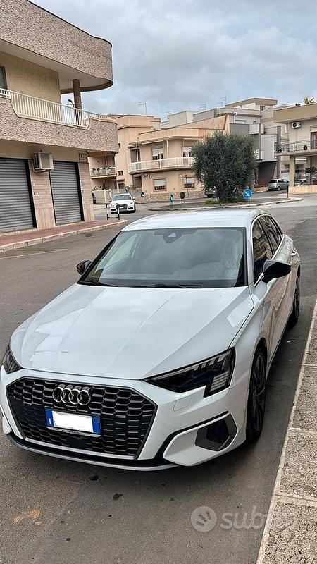 Bianco Usata 2021 Audi A3 S-Line Tre volumi | 21.899 € (Buon prezzo) - Immagine 1/4