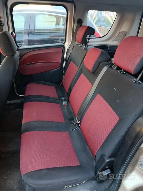 Usata Fiat Doblò 135 CV (99 kW) 2010 Marrone Monovolume