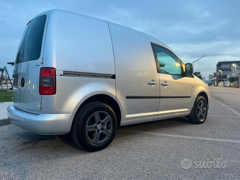Usata VW Caddy 105 CV (77 kW) 2008 Grigio Monovolume