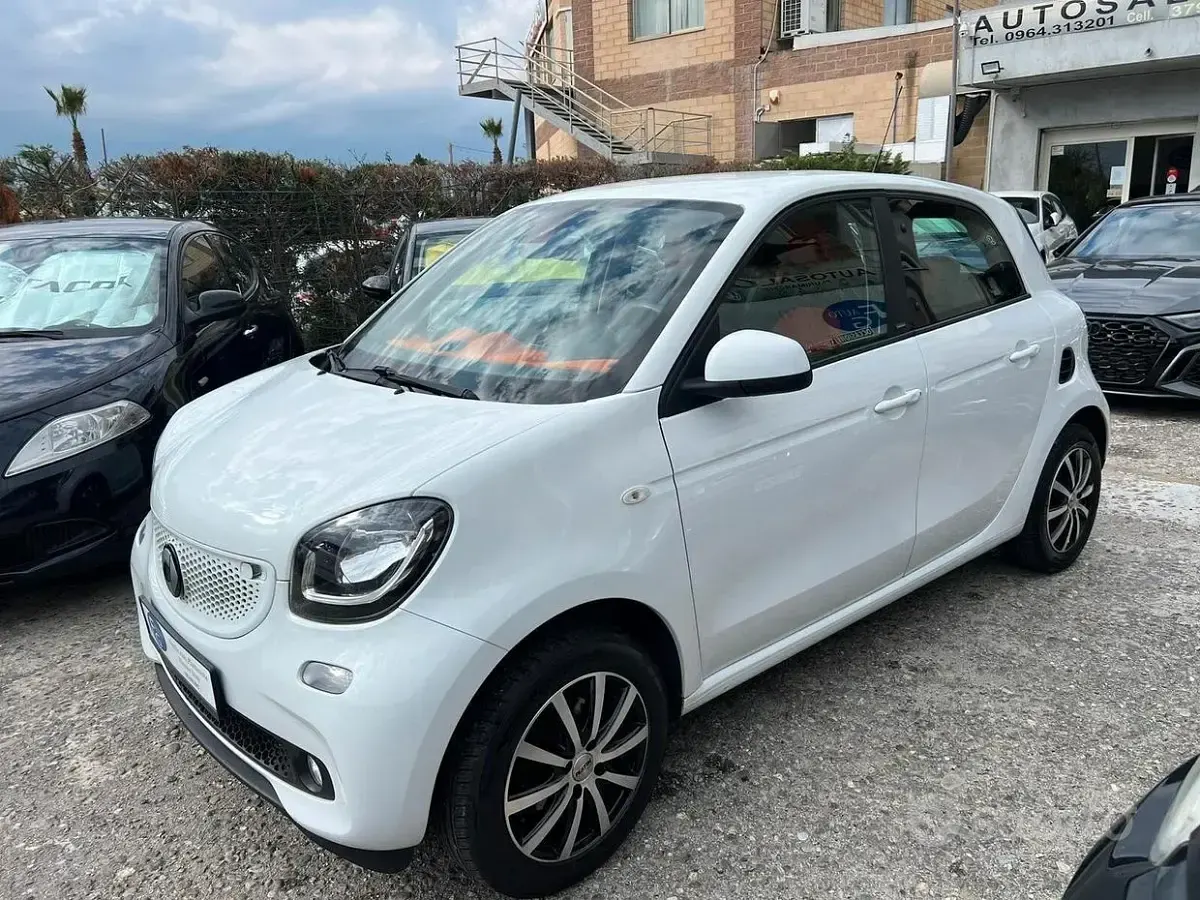 Usata Smart ForFour Passion 71 CV (52 kW) 2015 Bianco Utilitaria
