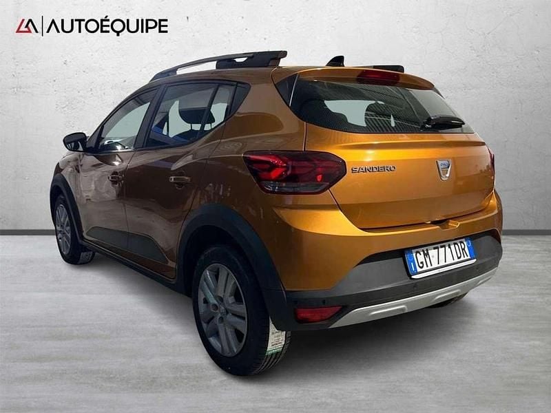 Usata Dacia Sandero Comfort 101 CV (74 kW) 2023 Arancione Utilitaria