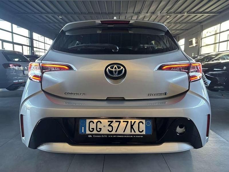 Usata Toyota Corolla Active 98 CV (72 kW) 2021 Argento Berlina
