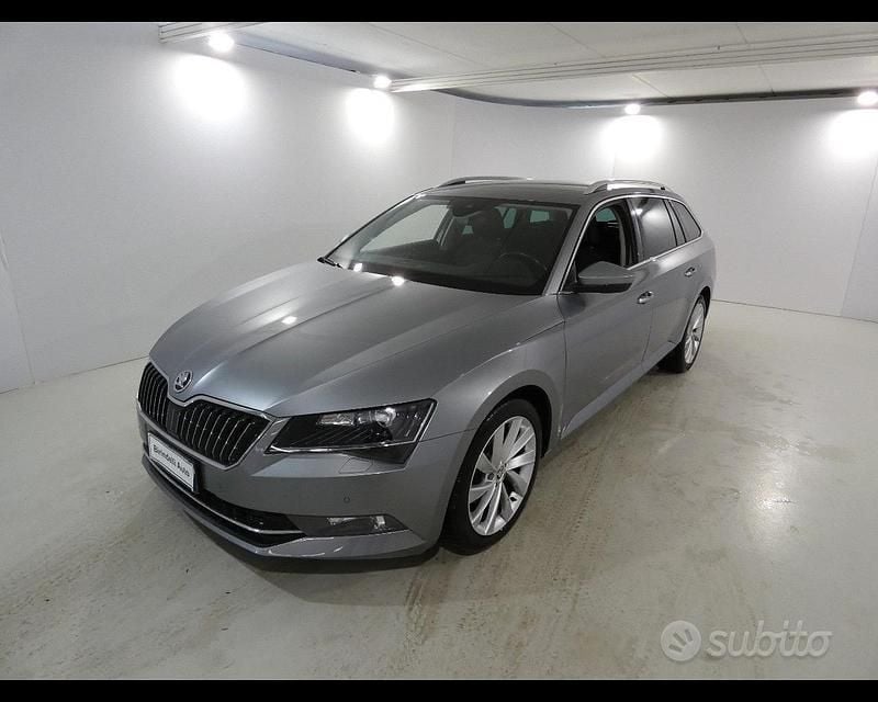 Grigio Usata 2019 Skoda Superb Station wagon | 19.900 € (Ottimo prezzo) - Immagine 1/3