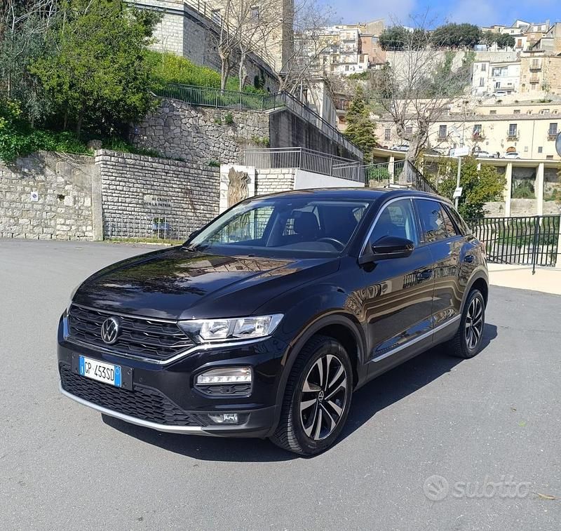 Usata VW T-Roc Advance 116 CV (85 kW) 2021 Nero SUV