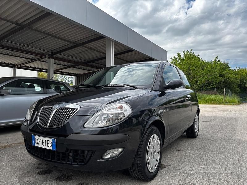Nero Usata 2005 Lancia Ypsilon Due volumi | 2990 € (Buon prezzo) - Immagine 1/4