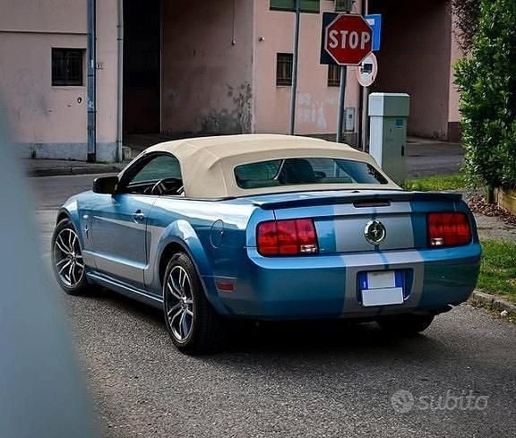 Usata Ford Mustang 209 CV (153 kW) 2007 Blu/azzurro Cabrio