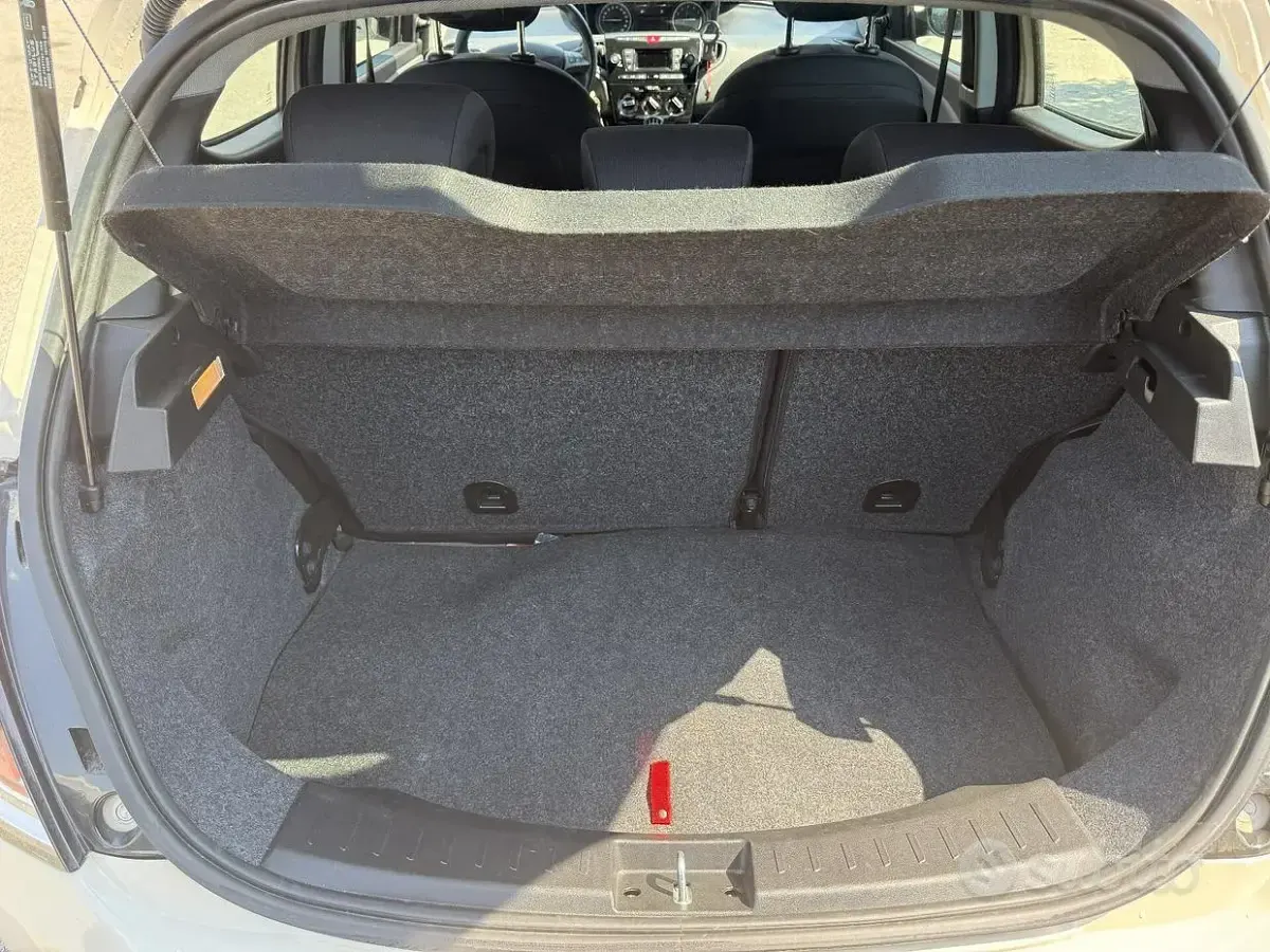 Usata Lancia Ypsilon Gold 69 CV (50 kW) 2018 Beige Utilitaria