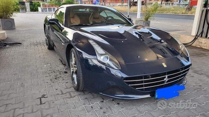 Usata Ferrari California 560 CV (411 kW) 2015 Blu Cabrio