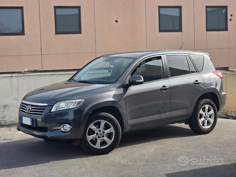 Usata Toyota RAV4 150 CV (110 kW) 2011 Grigio SUV