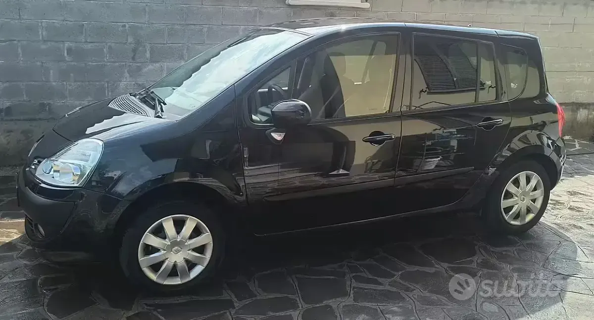 Usata Renault Grand Modus Expression 75 CV (55 kW) 2011 Nero Monovolume
