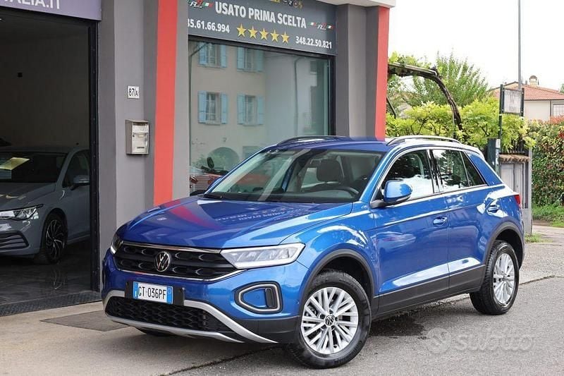 Usata VW T-Roc R-line 150 CV (110 kW) 2024 Ravenna blue / metallizzato SUV