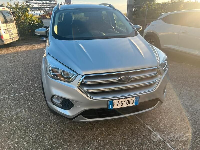 Usata Ford Kuga 120 CV (88 kW) 2019 Grigio SUV