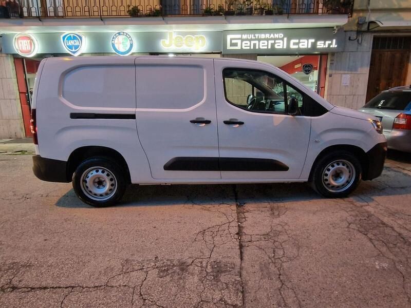 Usata Fiat Doblò 130 CV (95 kW) 2024 Bianco Monovolume