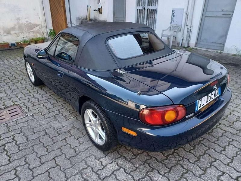 Usata Mazda MX5 110 CV (80 kW) 2000 Blu Cabrio