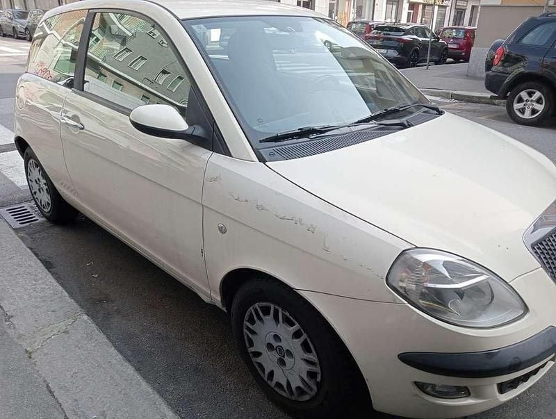 Usata Lancia Ypsilon 60 CV (44 kW) 2003 Beige Utilitaria