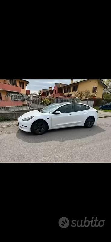 Usata Tesla Model 3 Standard Range 235 kW (320 CV) 2023 Bianco Berlina