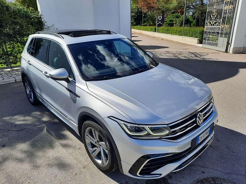 Usata VW Tiguan R-line 150 CV (110 kW) 2021 Argento SUV