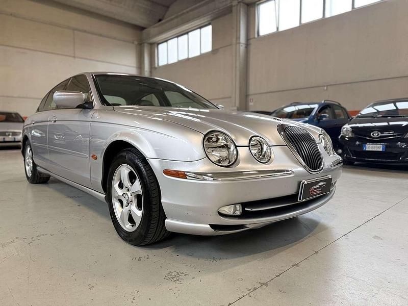 Usata Jaguar S-Type Executive 238 CV (175 kW) 2000 Argento Berlina