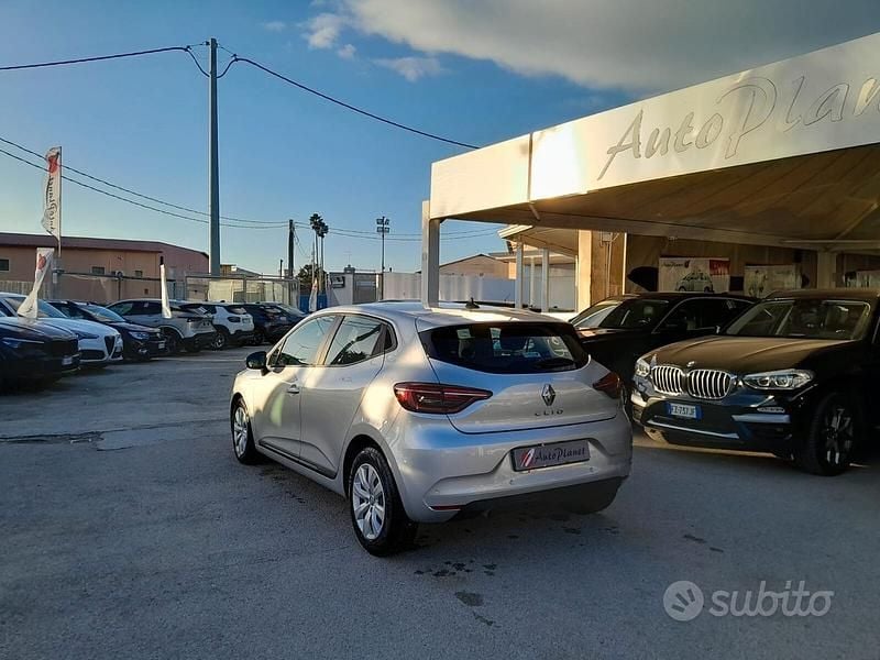 Usata Renault Clio V Life 100 CV (73 kW) 2022 Grigio Berlina