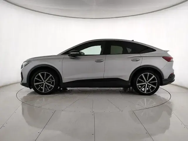 Usata Audi Q4 e-tron S-Line 210 kW (286 CV) 2024 Argento floret metallizzato SUV